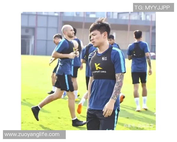 有花臂的足球球星是谁 他背后的故事与独特魅力揭秘 有花臂的足球球星是谁 他背后的故事与独特魅力揭秘