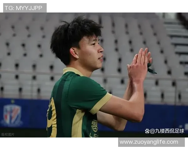 中国足球主播换球星背后:从解说台到绿茵场的奇妙转变 中国足球主播换球星背后:从解说台到绿茵场的奇妙转变